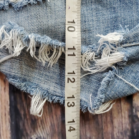 Levi's jean shorts - Picture 7 of 8